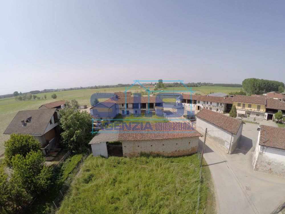 MORETTA (Cn) - Rustico da ristrutturare