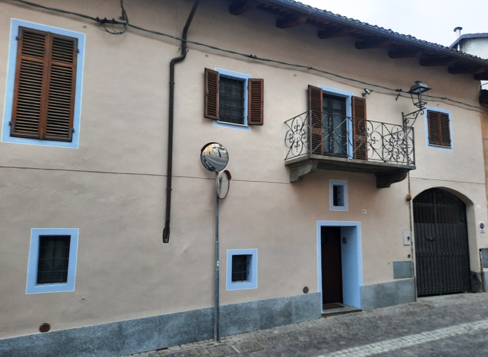 VERZUOLO (Cn) - Fabbricato storico ristrutturato