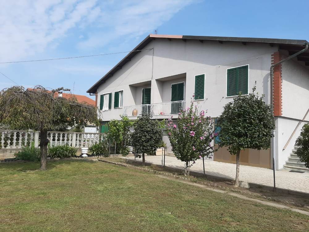 LAGNASCO (Cn) - Villetta indipendente su 3 tre lati