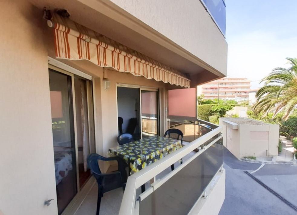JUAN LES PINS (F) - Bilocale con terrazzo