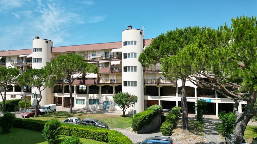 VENTIMIGLIA (Im) - Alloggio e posto auto coperto