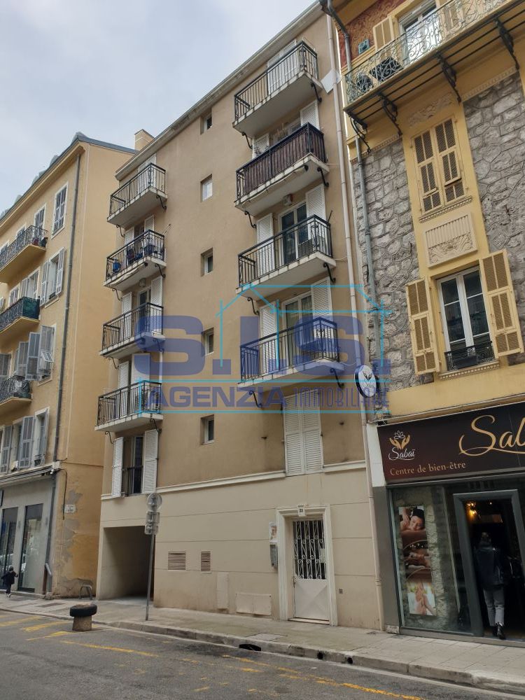NICE (F) - Bilocale con posto auto coperto 